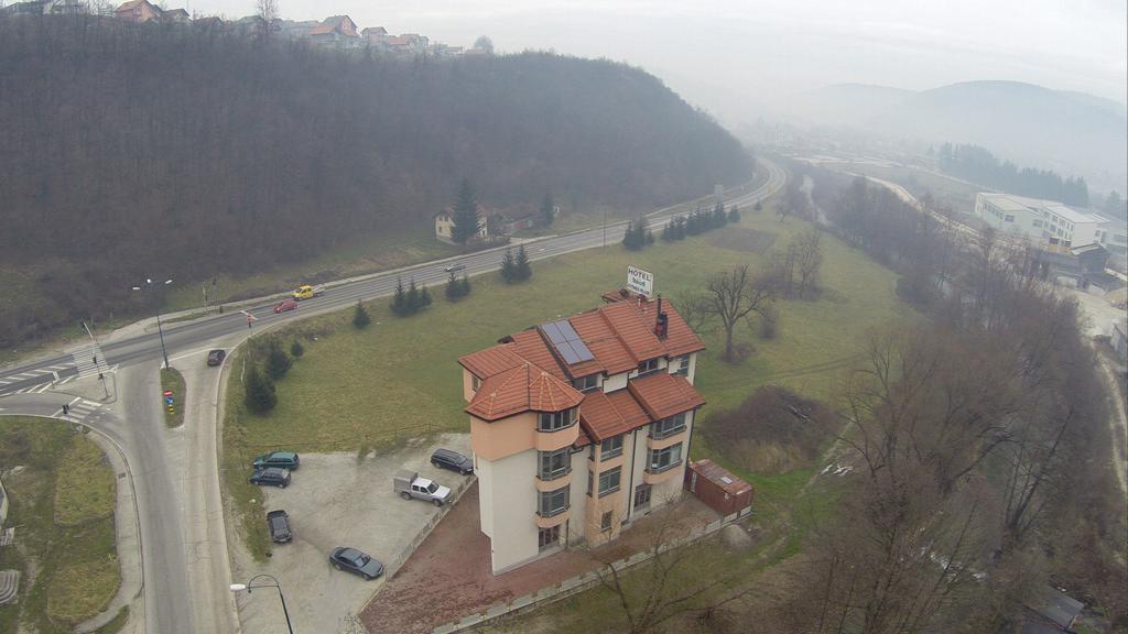Hotel Seos Hadzici Exterior photo