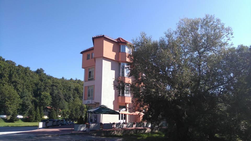 Hotel Seos Hadzici Exterior photo